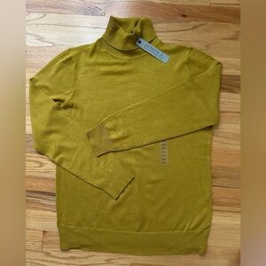 Joseph A Women’s Turtleneck Sweater in Mustard